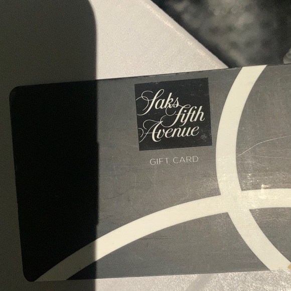 Saks Fifth Avenue 25$ Gift Card - Picture 3 of 3